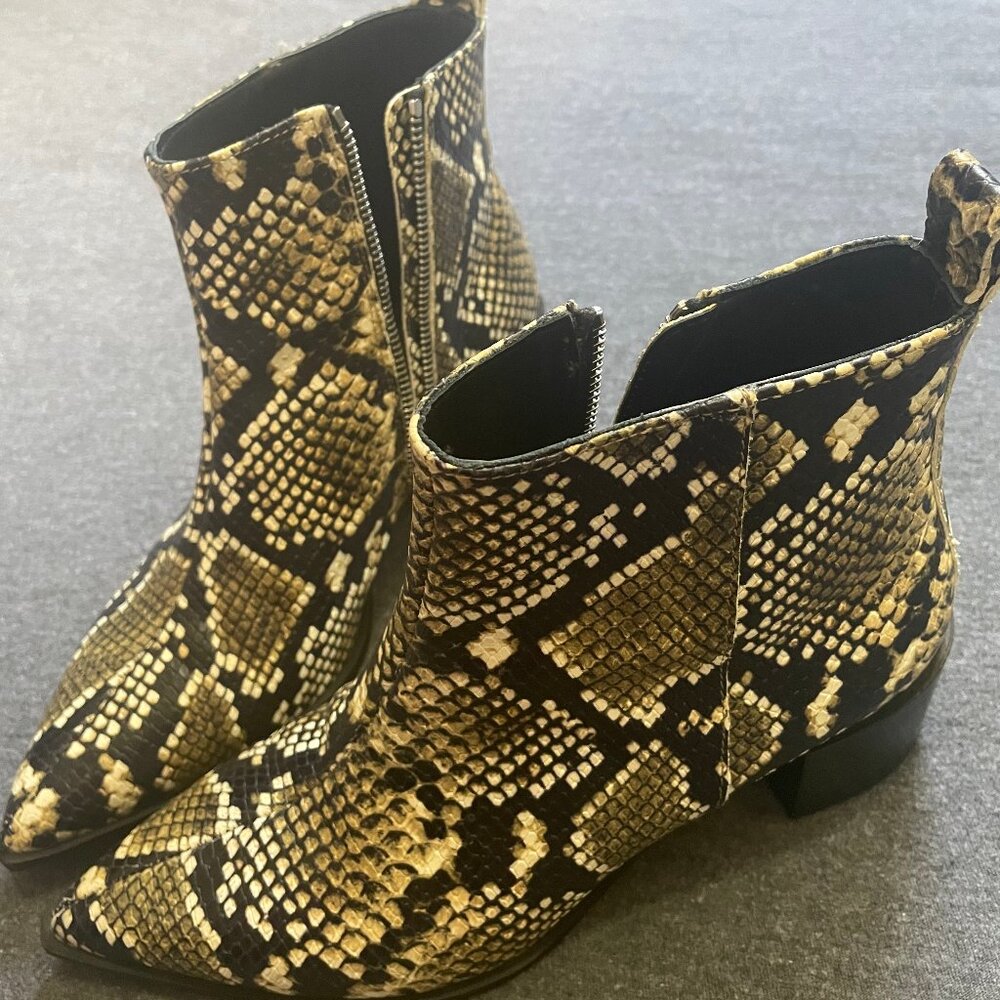 Everlane The Boss Bootie Snake Print Genuine Leather Ankle Boots 7